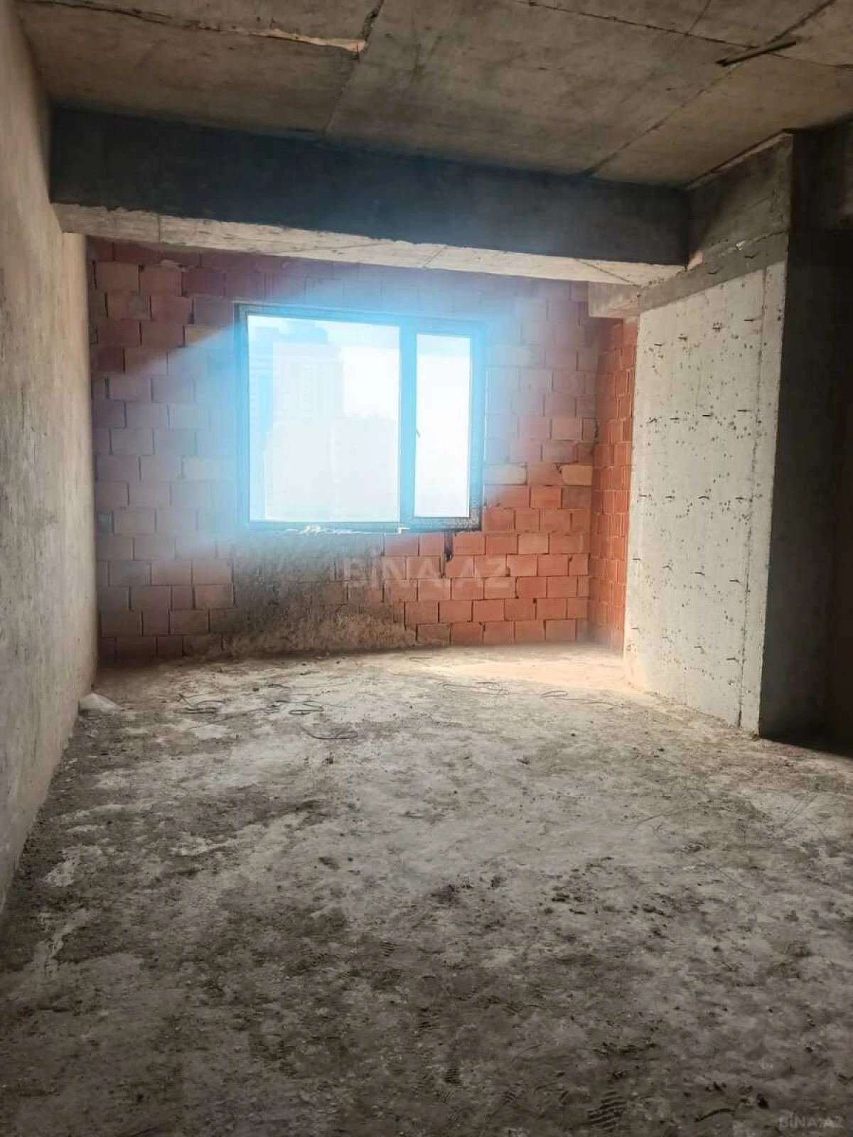 Satılır 4 otaqlı mənzil 180 m²