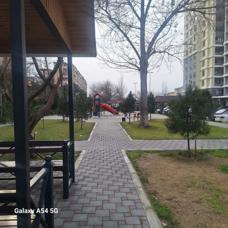 Satılır 4 otaqlı mənzil 180 m²