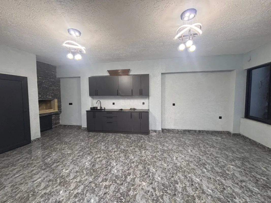 Satılır 4 otaqlı həyət evi 235 m²