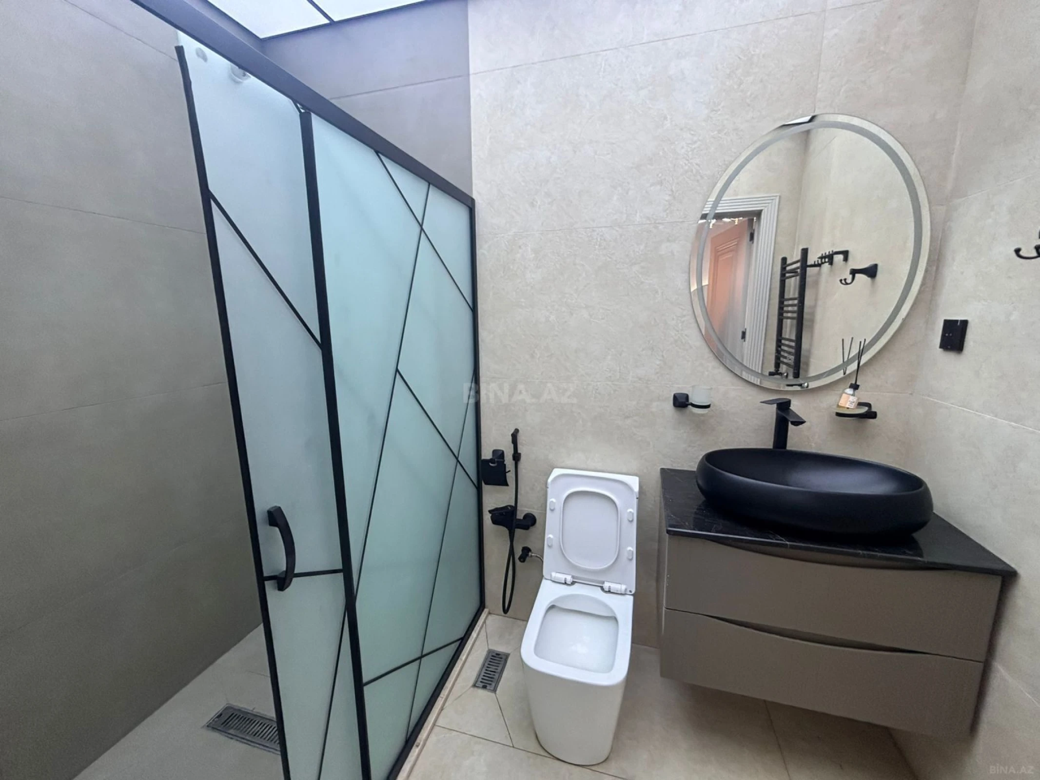 Satılır 4 otaqlı həyət evi 235 m²