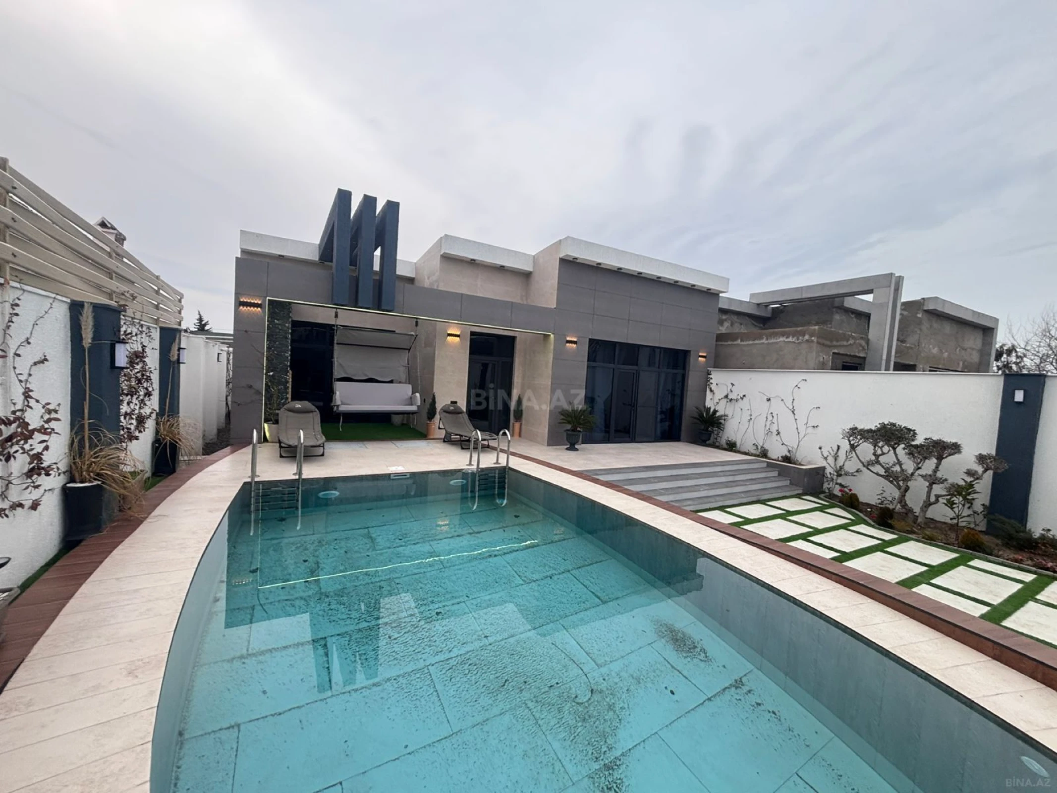 Satılır 4 otaqlı həyət evi 235 m²