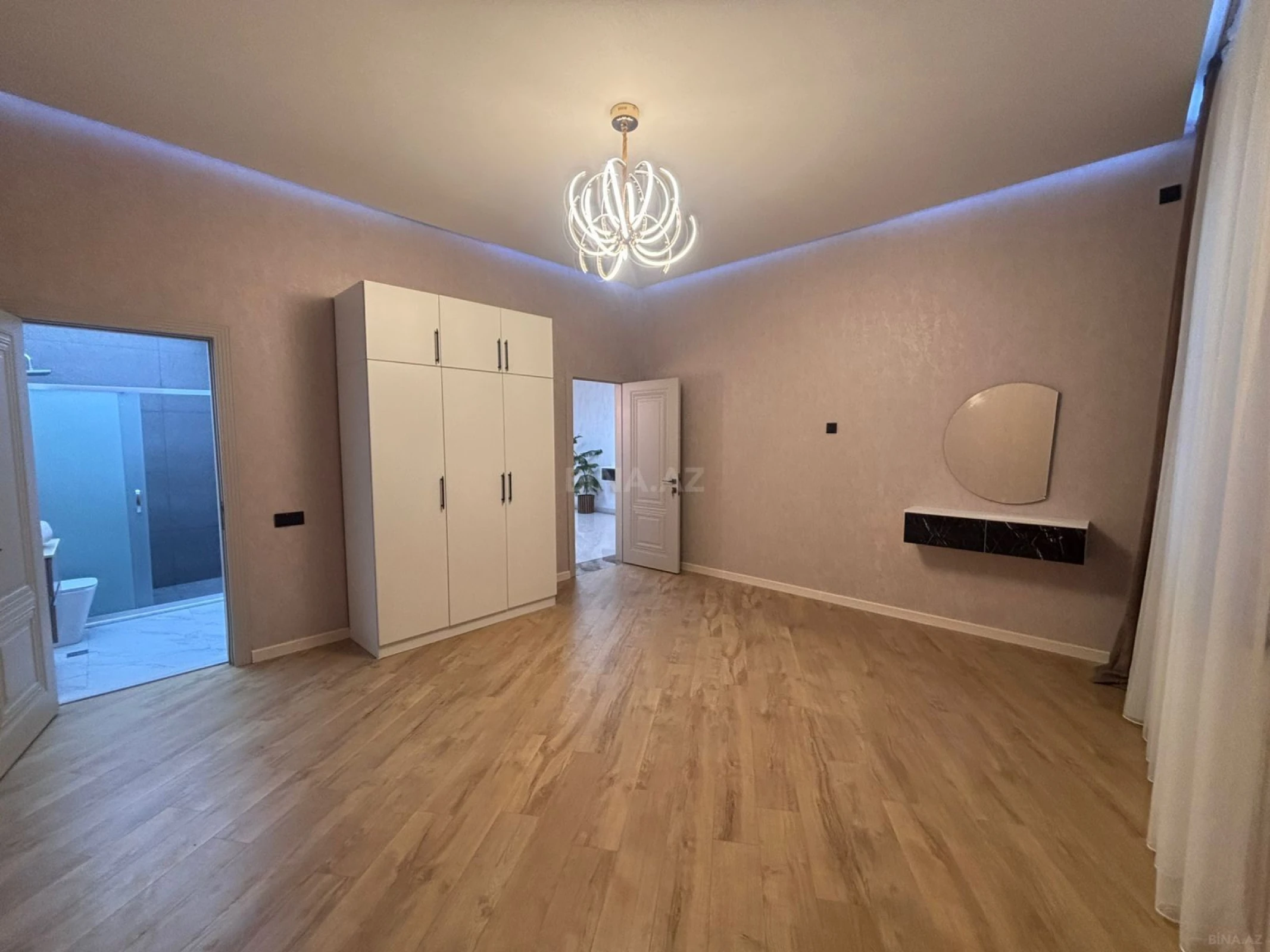 Satılır 4 otaqlı həyət evi 235 m²