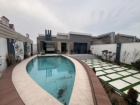 Satılır 4 otaqlı həyət evi 235 m²