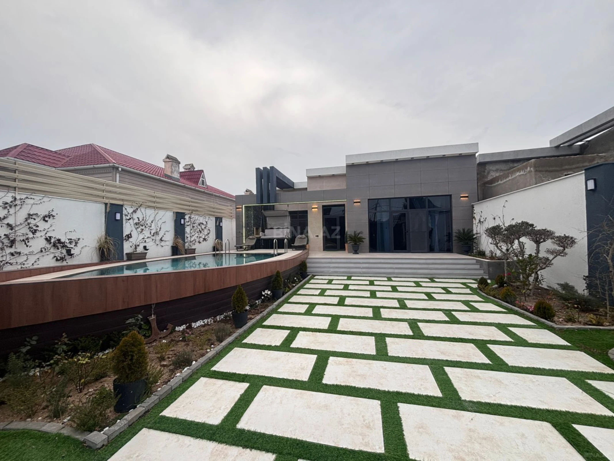 Satılır 4 otaqlı həyət evi 235 m²