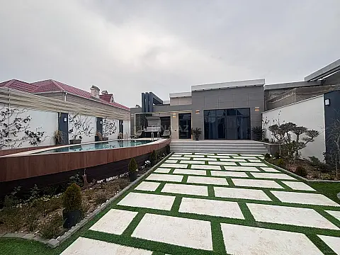 Satılır 4 otaqlı həyət evi 235 m²