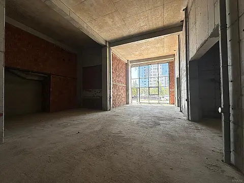 Satılır obyekt 301 m²