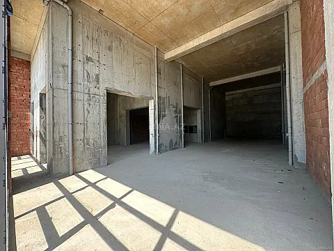 Satılır obyekt 301 m²