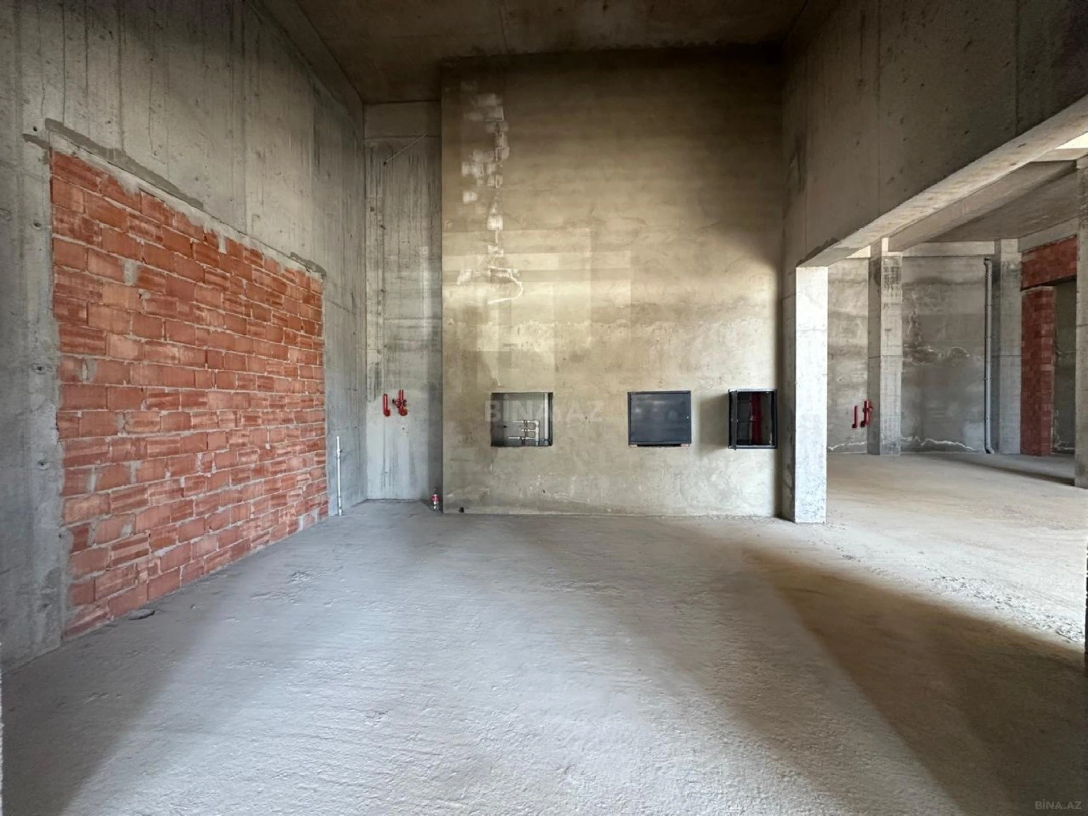 Satılır obyekt 301 m²