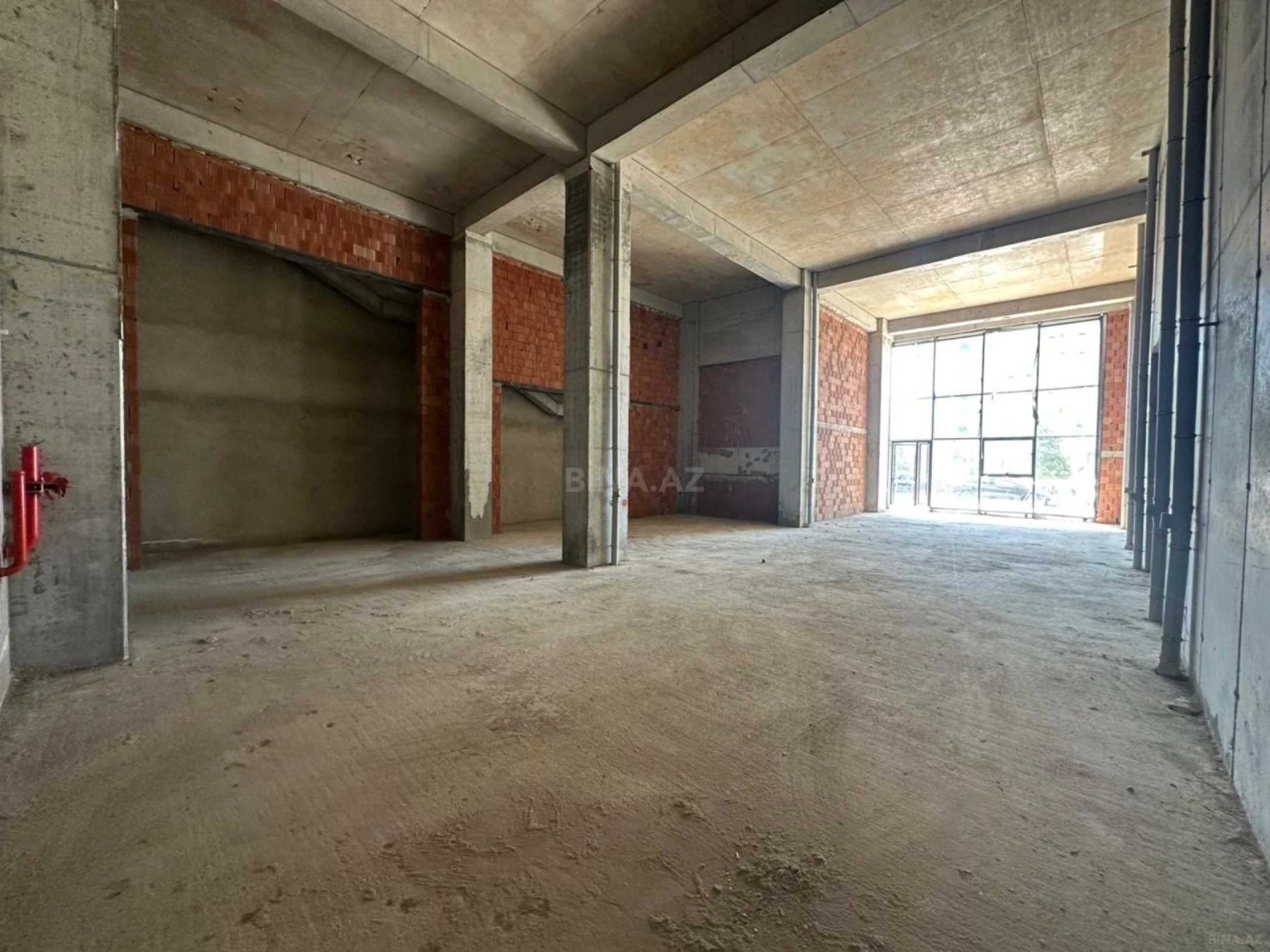 Satılır obyekt 301 m²