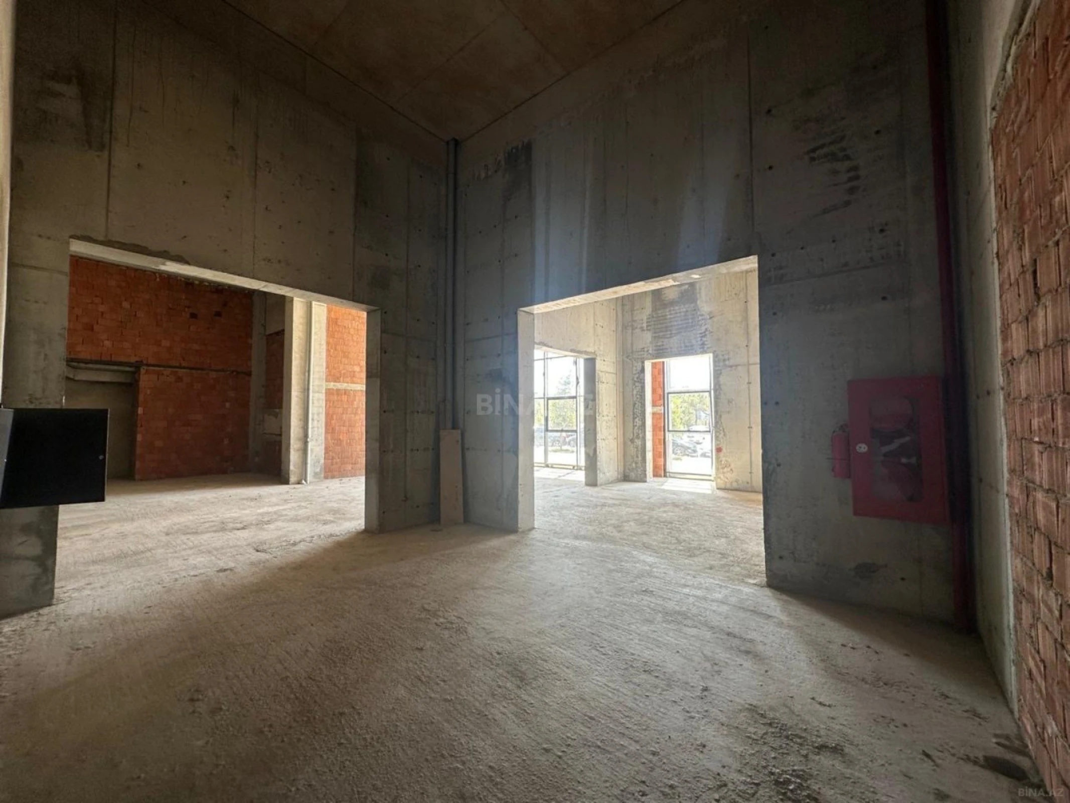 Satılır obyekt 301 m²