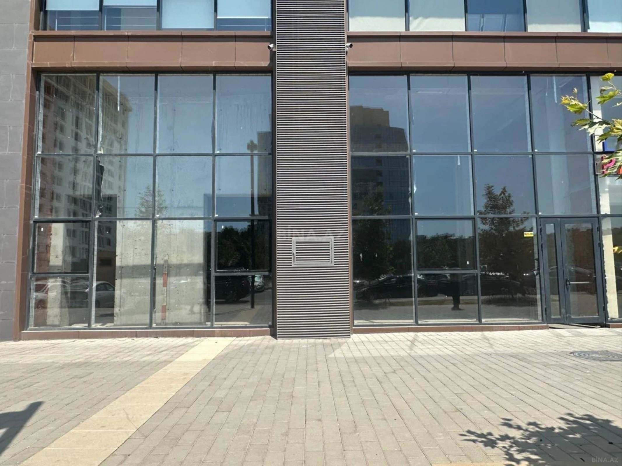 Satılır obyekt 301 m²