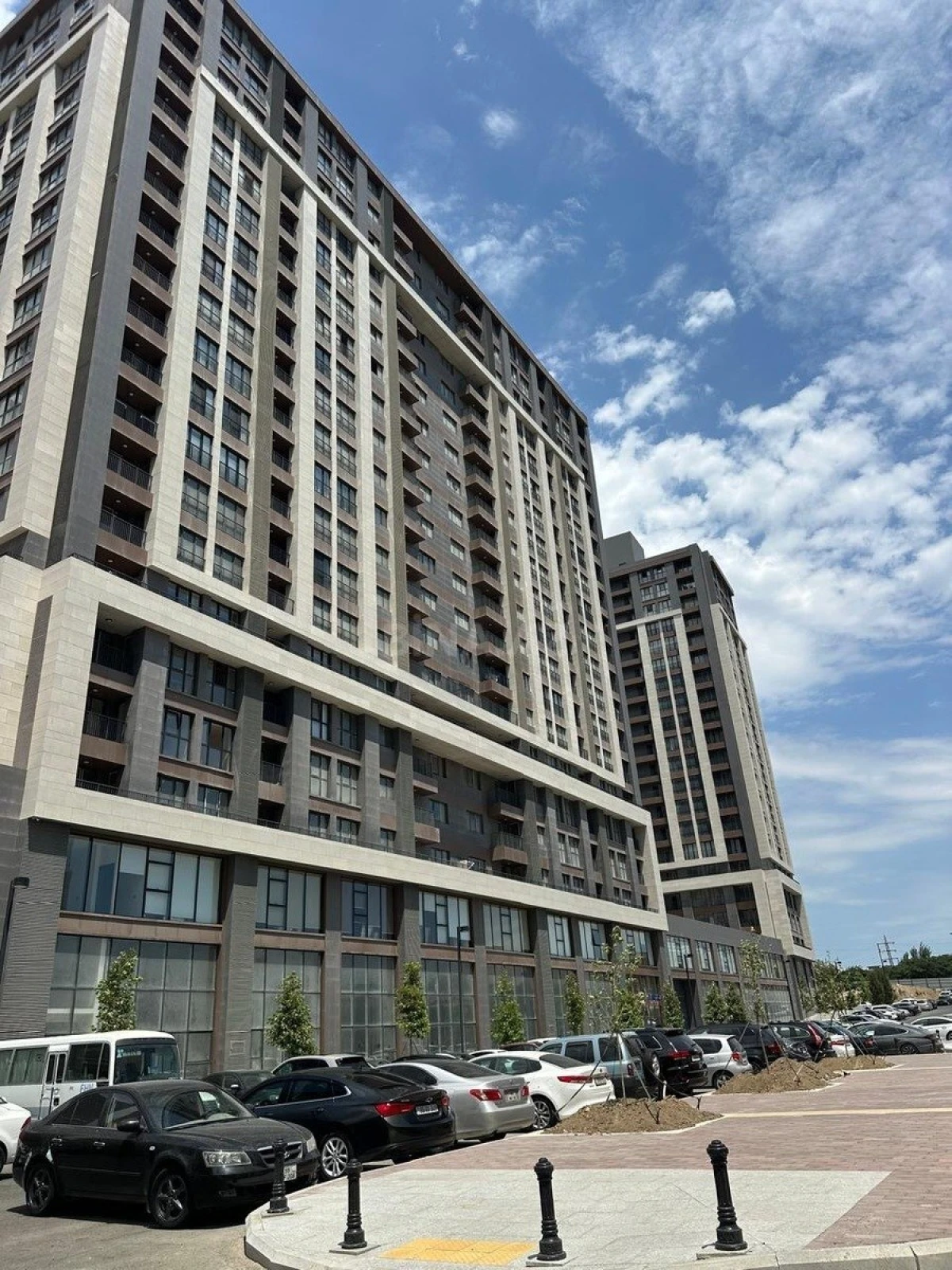 Satılır obyekt 301 m²