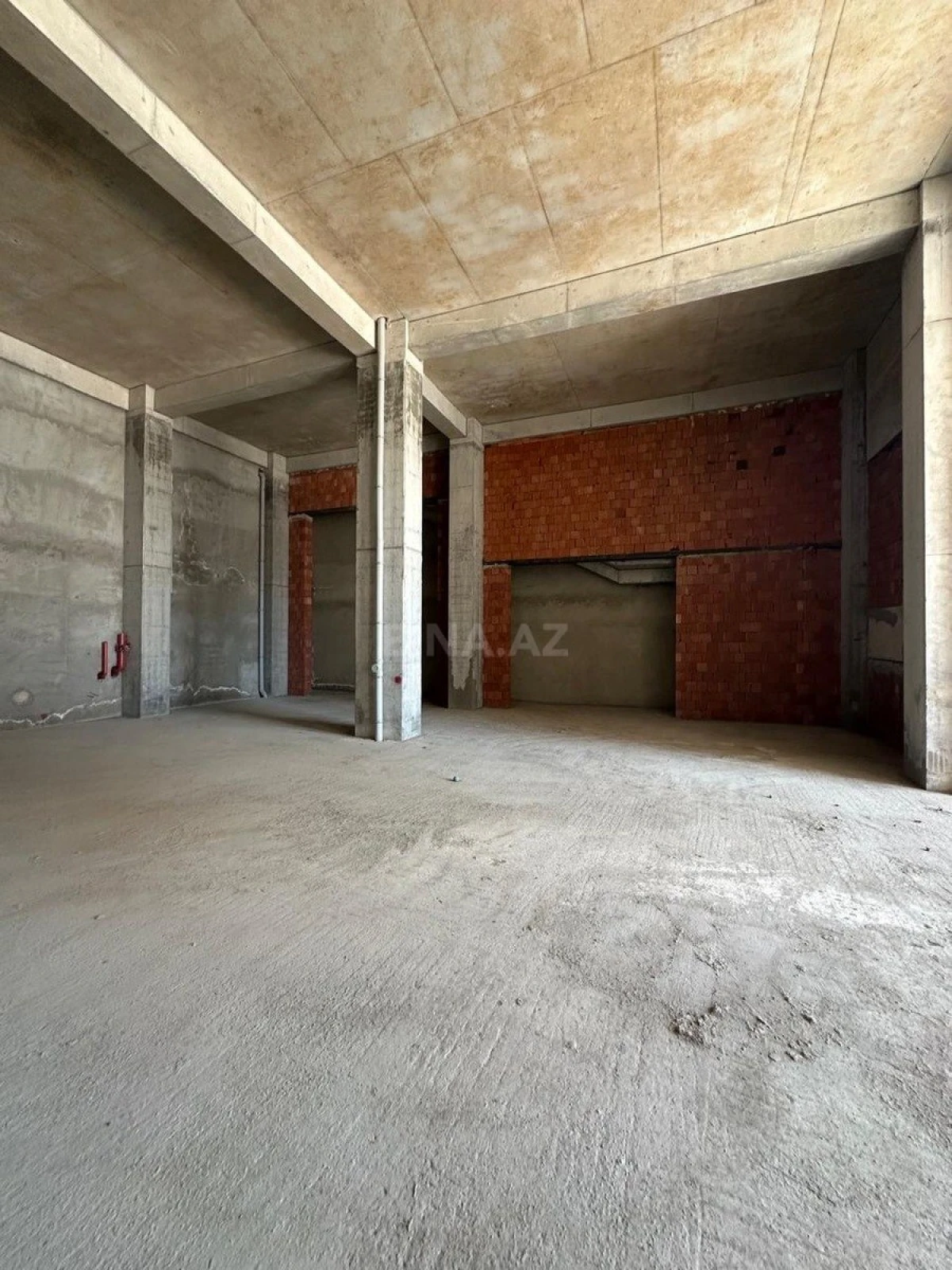 Satılır obyekt 301 m²