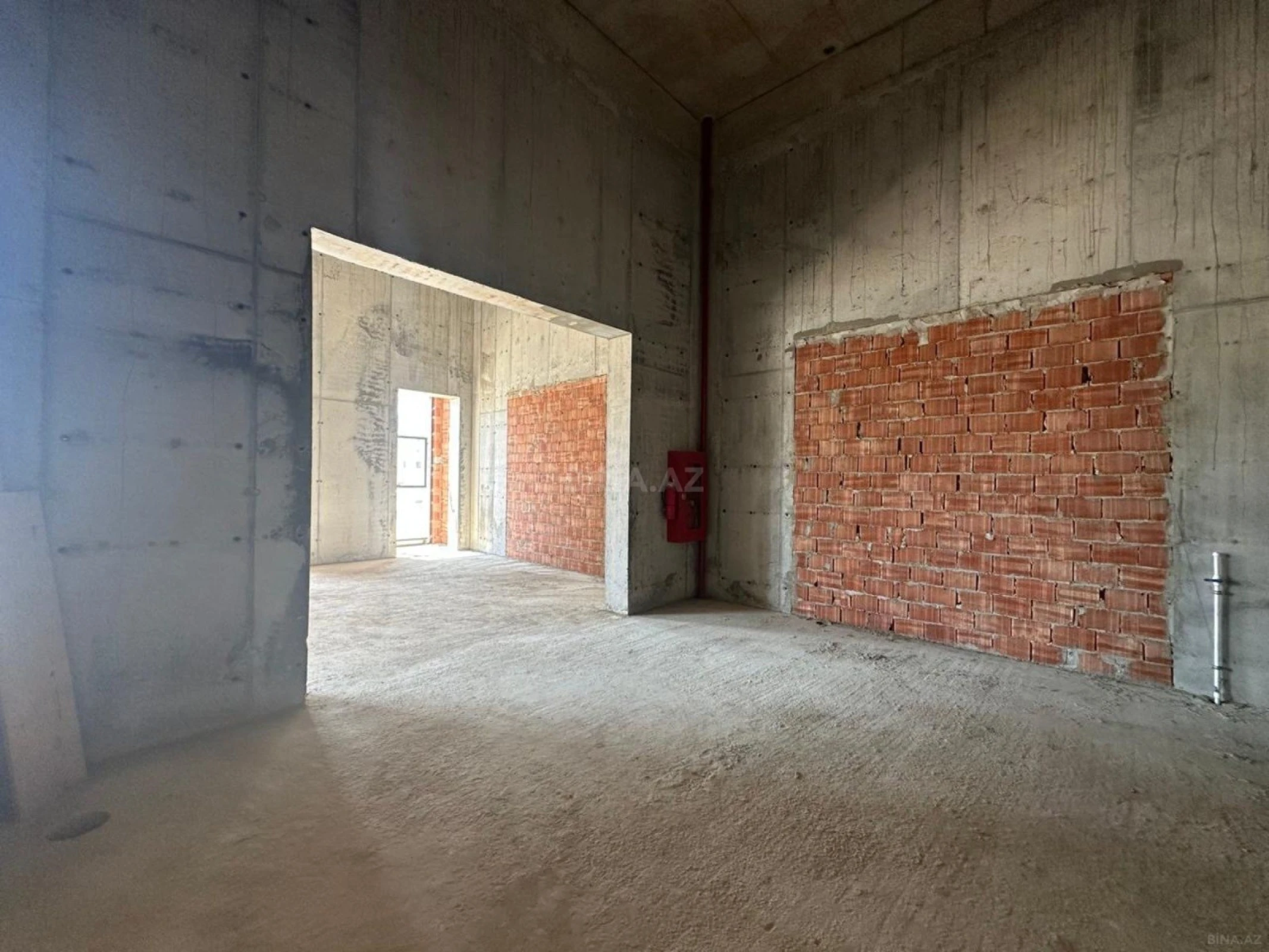 Satılır obyekt 301 m²