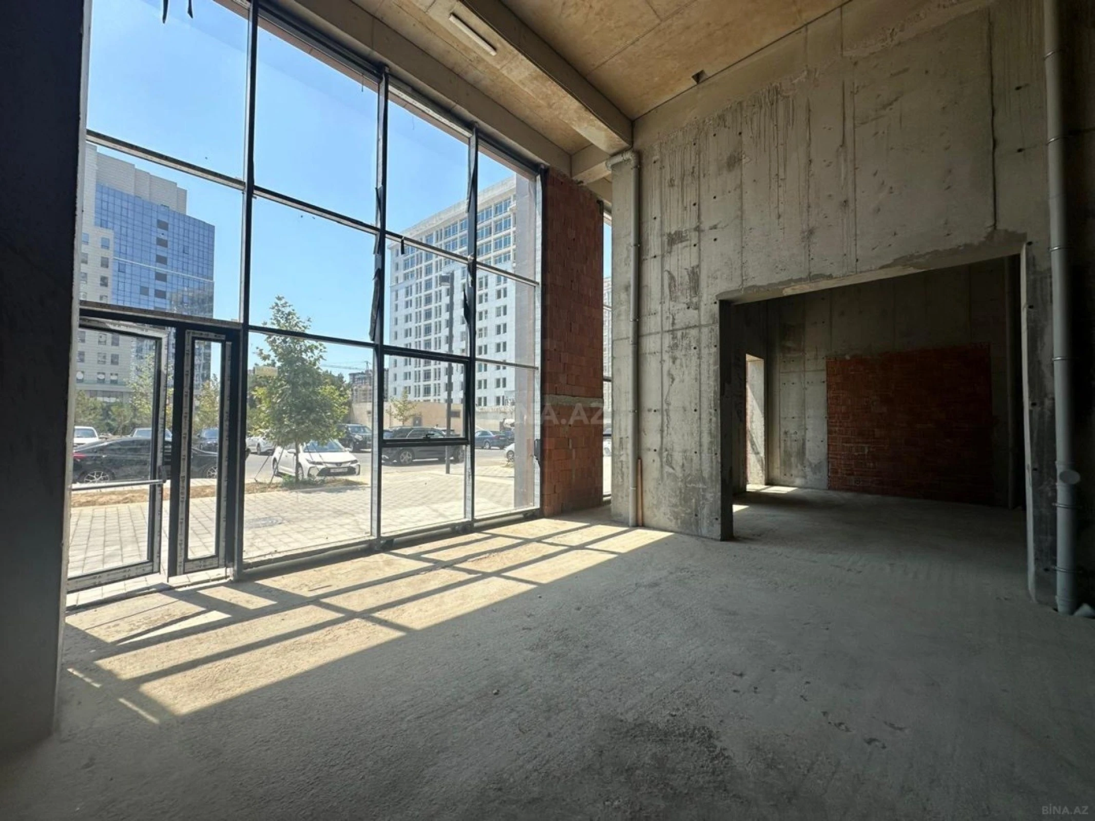 Satılır obyekt 301 m²