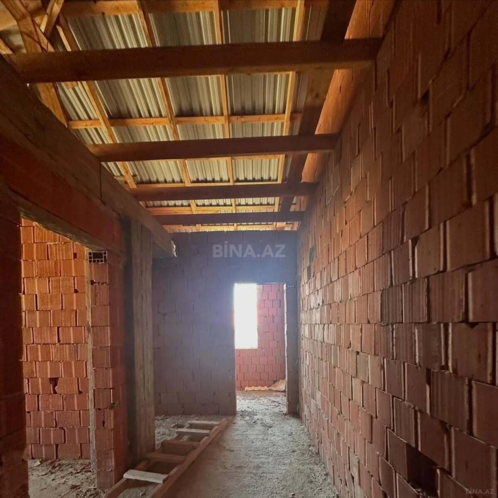 Satılır 3 otaqlı mənzil 98 m²