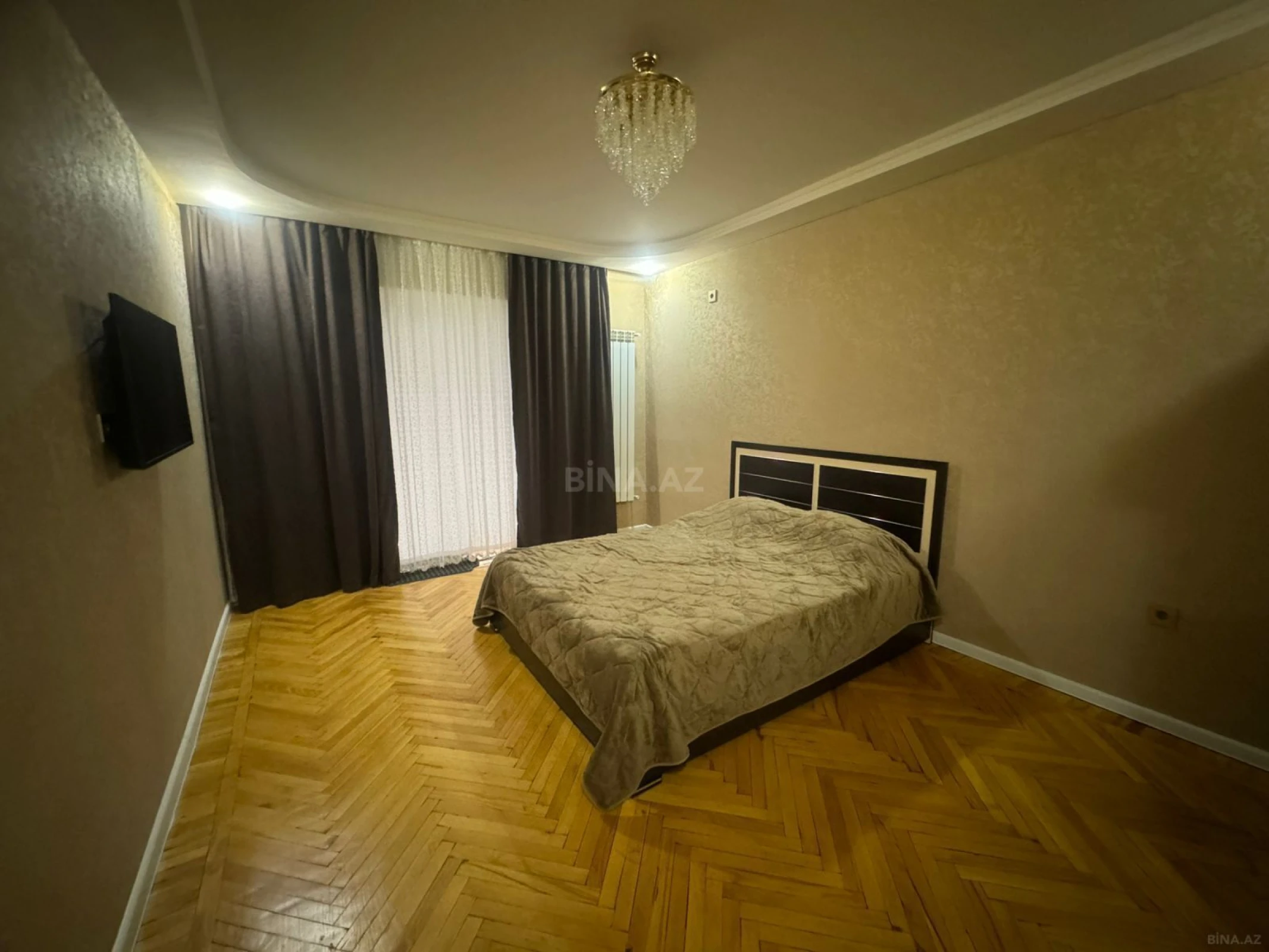 Kirayə verilir 4 otaqlı mənzil 130 m²