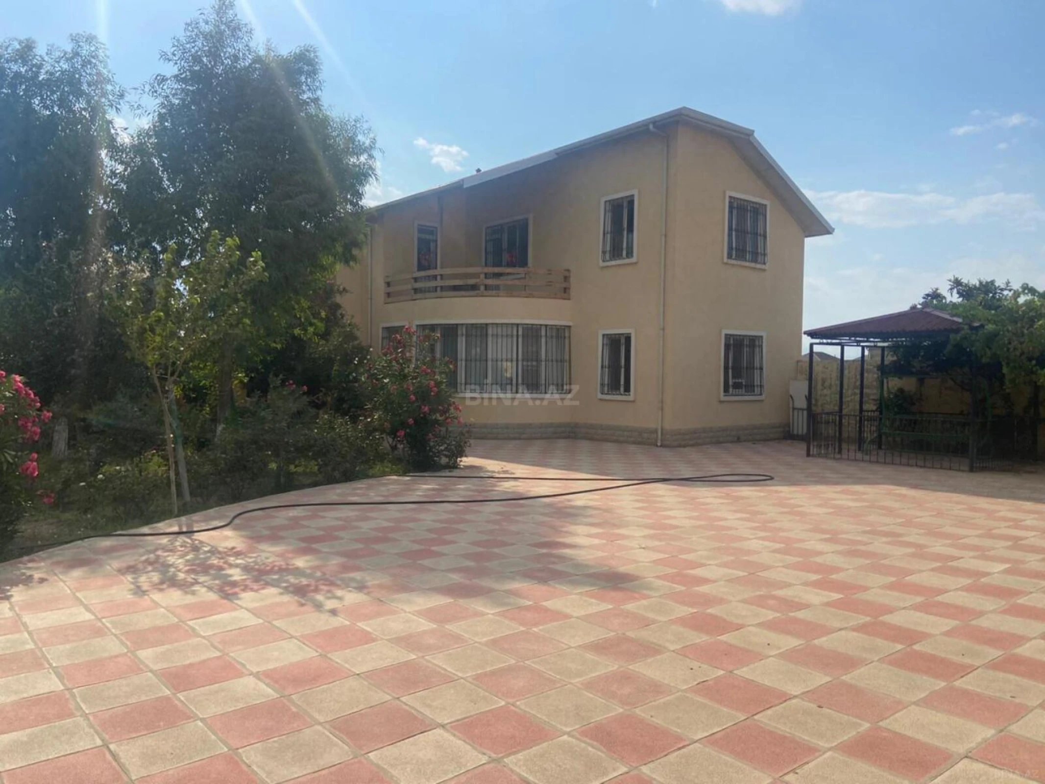 Satılır 4 otaqlı həyət evi 150 m²