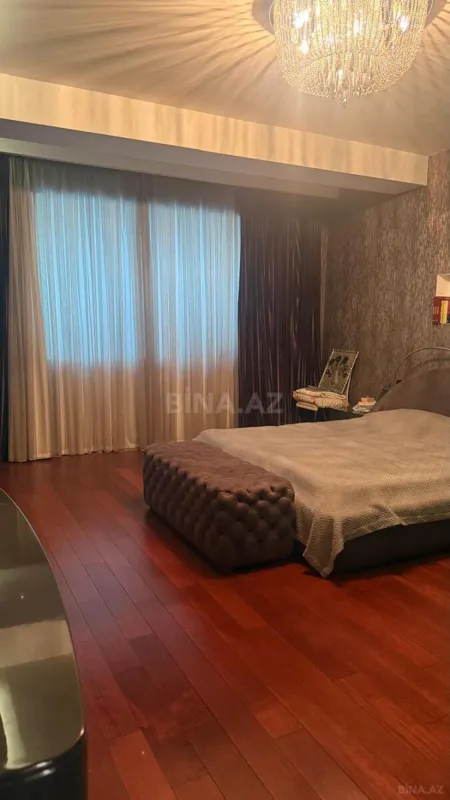 Satılır 4 otaqlı mənzil 176 m²