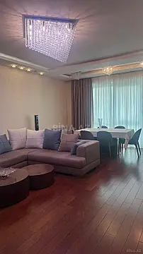 Satılır 4 otaqlı mənzil 176 m²
