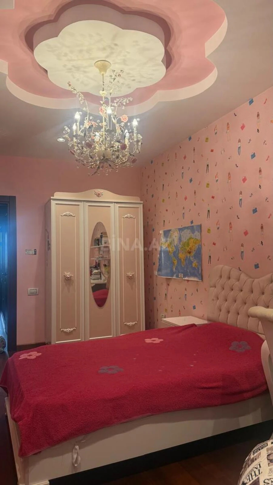 Satılır 4 otaqlı mənzil 176 m²