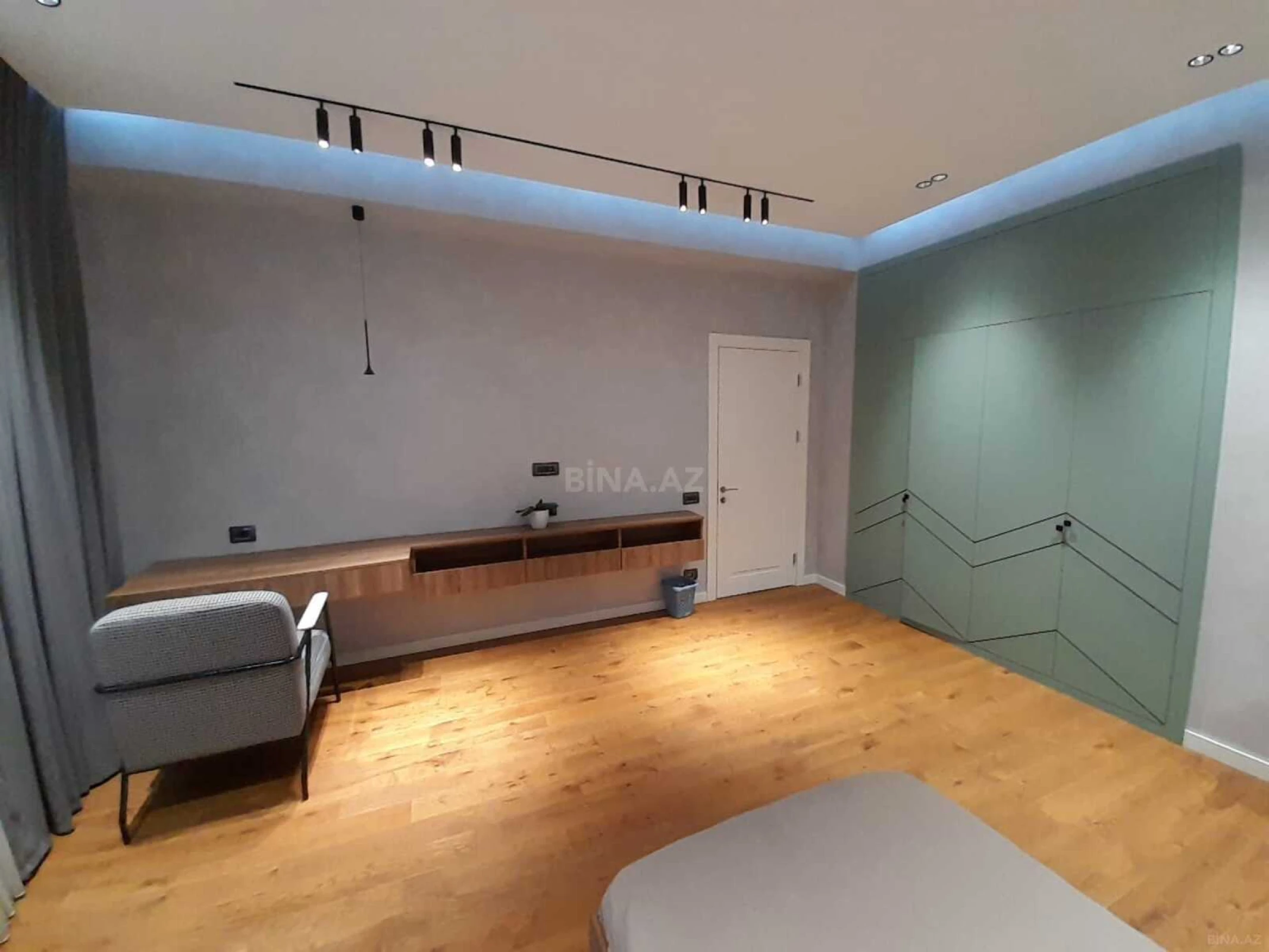Kirayə verilir 3 otaqlı mənzil 135 m²