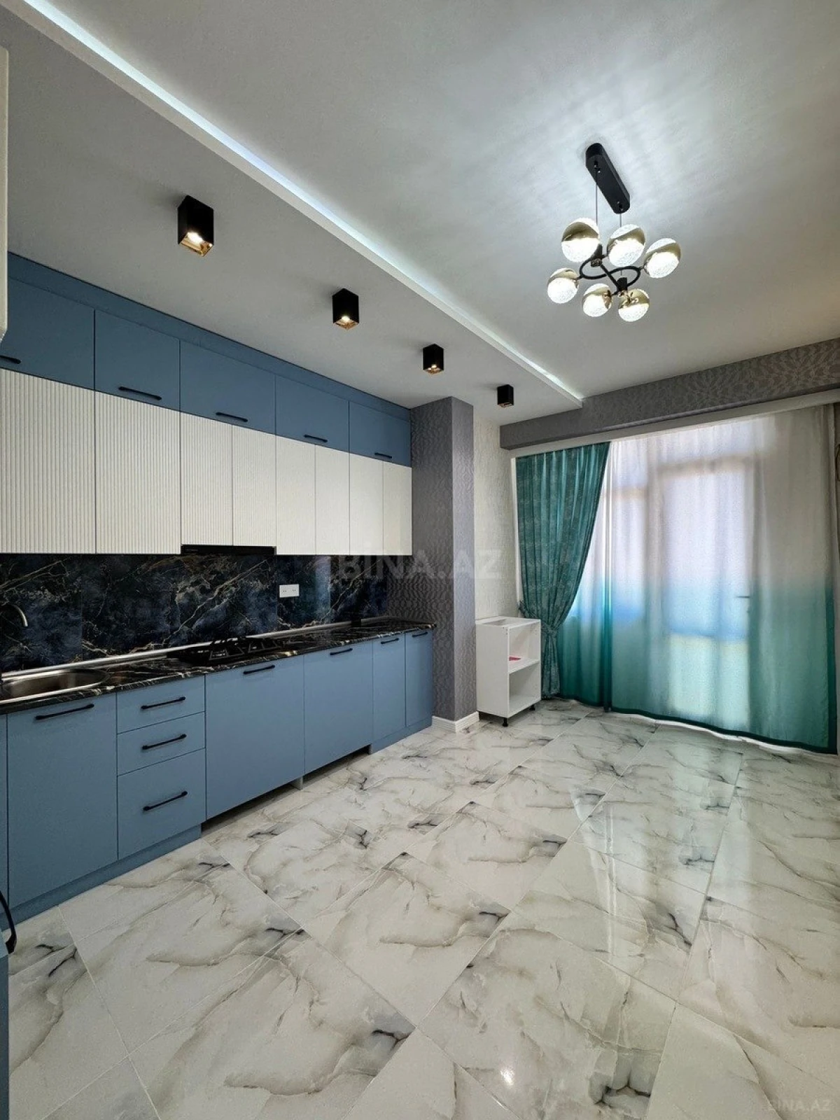Satılır 3 otaqlı mənzil 115 m²