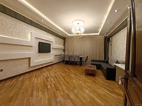 Satılır 3 otaqlı mənzil 140 m²