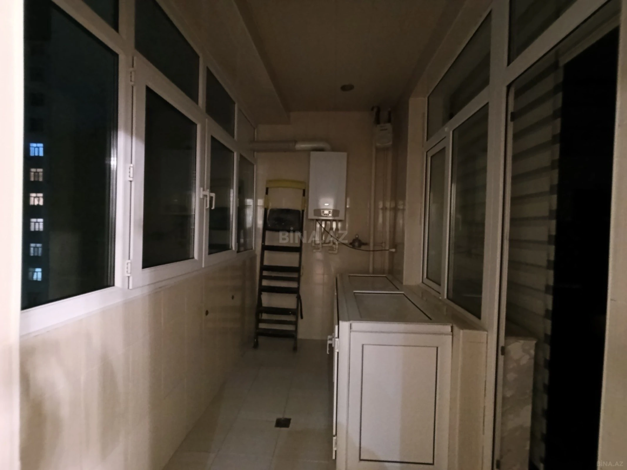 Satılır 3 otaqlı mənzil 140 m²