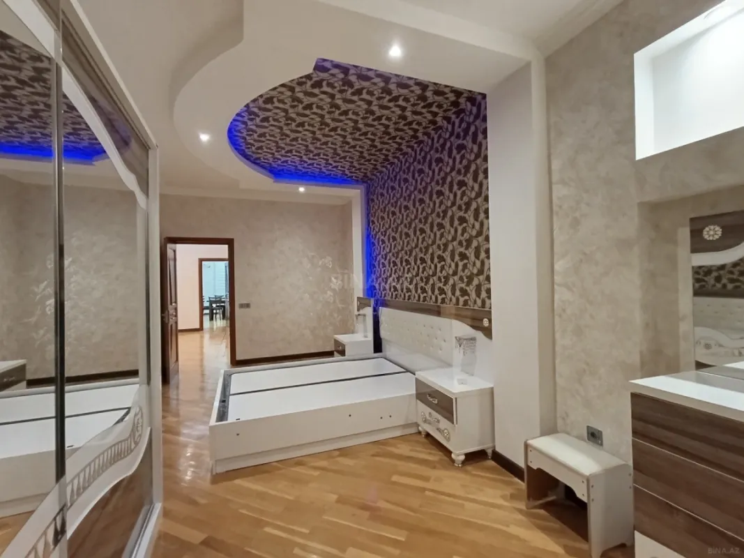 Satılır 3 otaqlı mənzil 140 m²