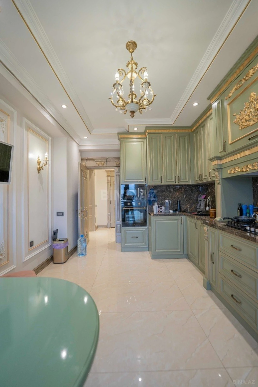 Satılır 3 otaqlı mənzil 160 m²