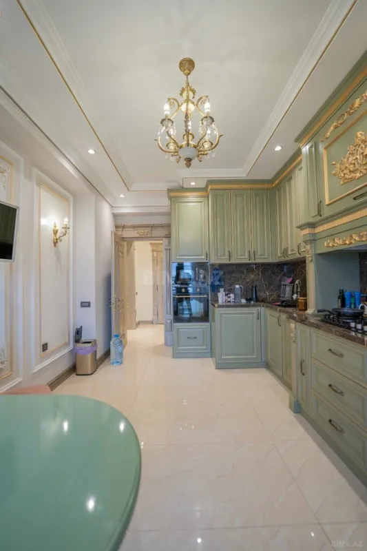 Satılır 3 otaqlı mənzil 160 m²