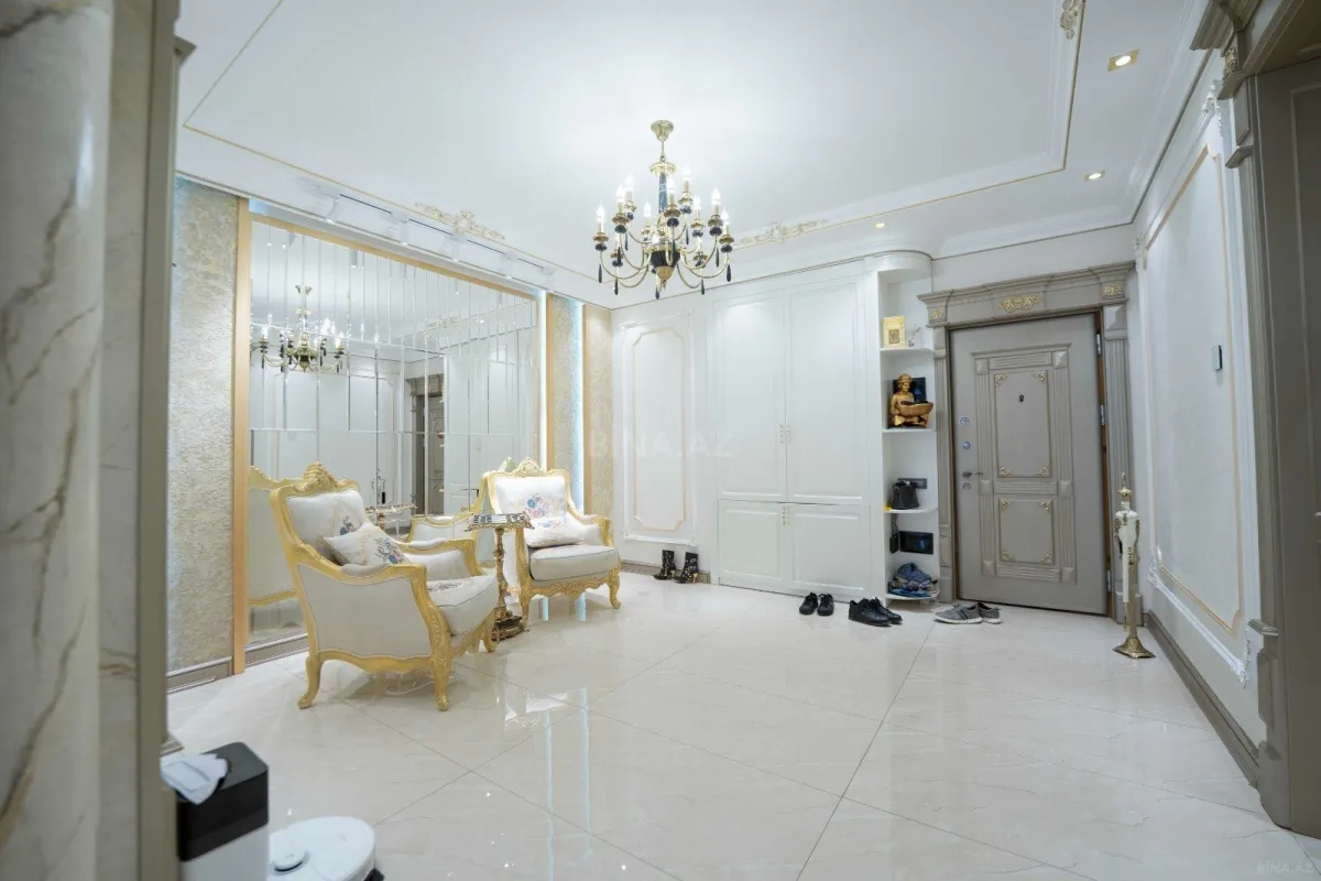 Satılır 3 otaqlı mənzil 160 m²