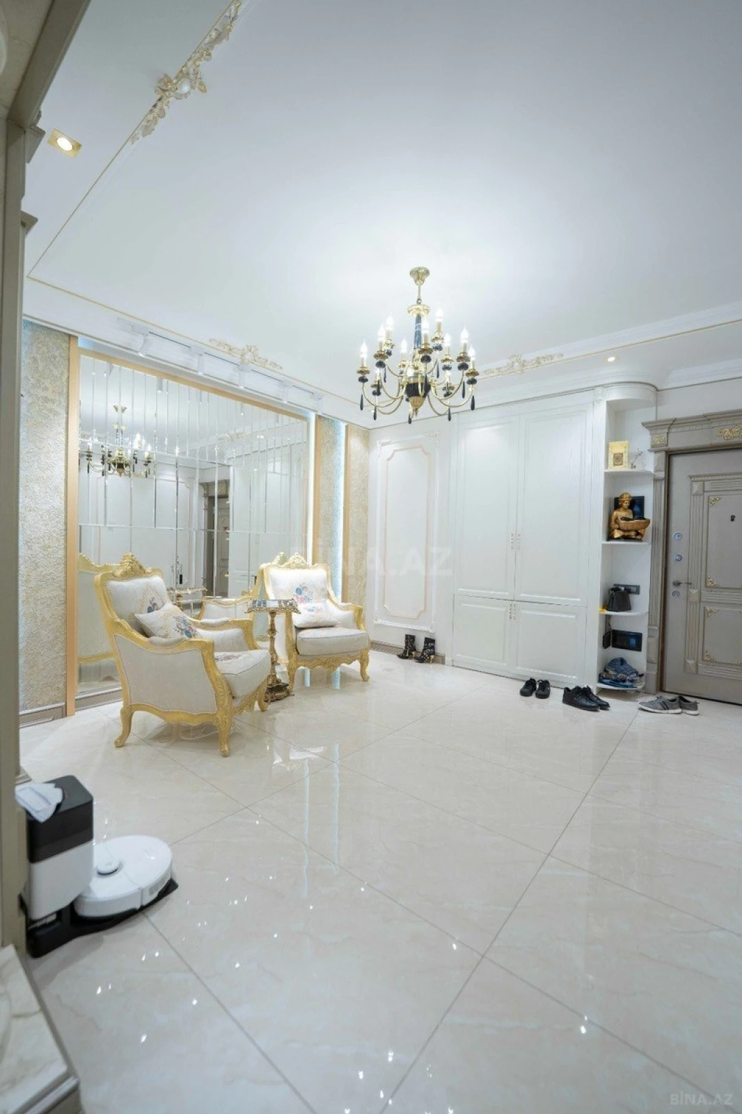 Satılır 3 otaqlı mənzil 160 m²