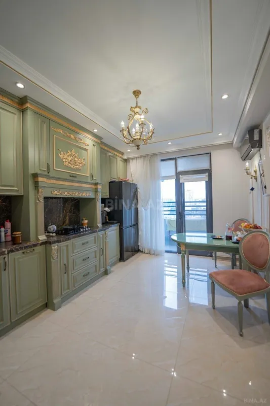 Satılır 3 otaqlı mənzil 160 m²