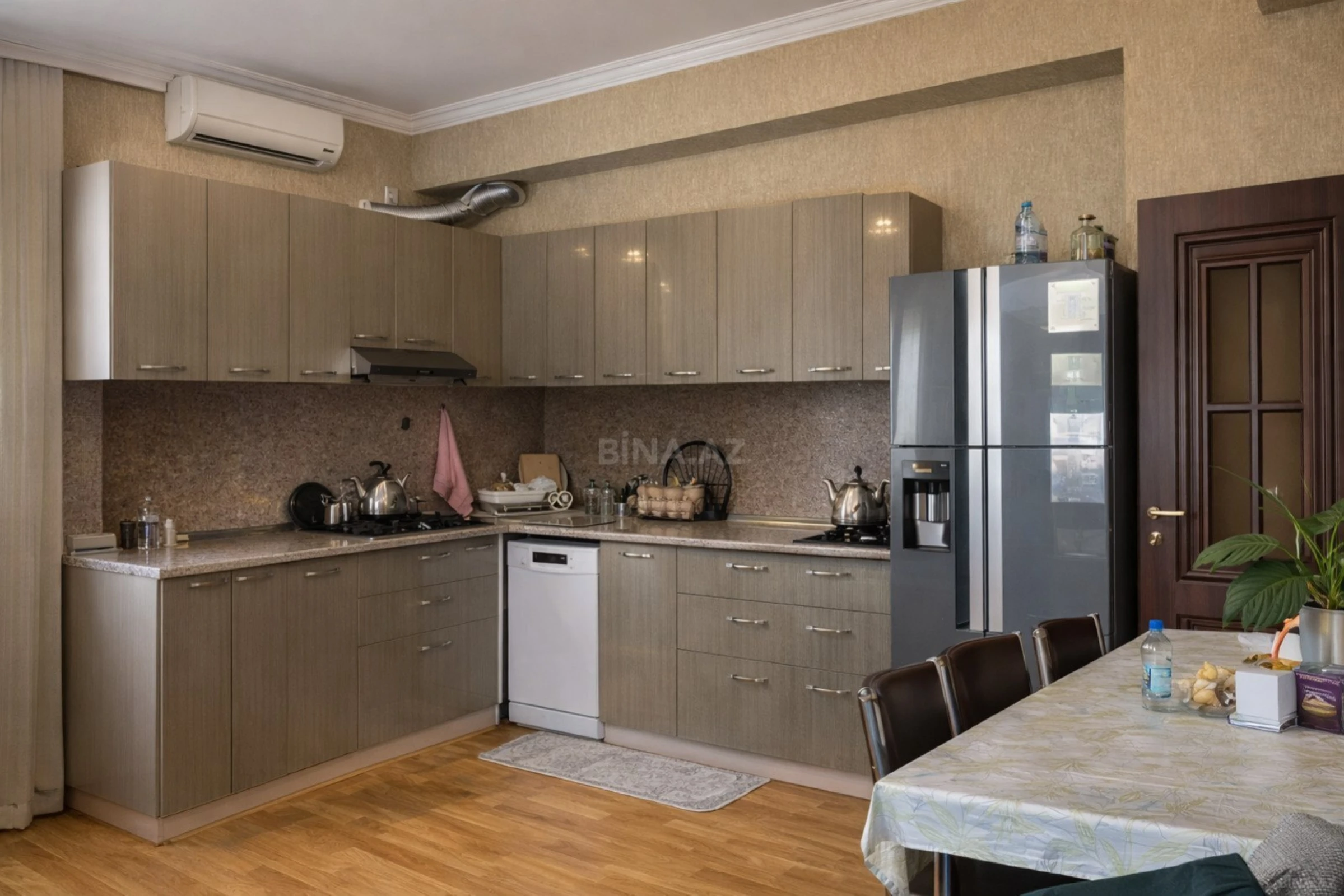 Satılır 3 otaqlı mənzil 110 m²
