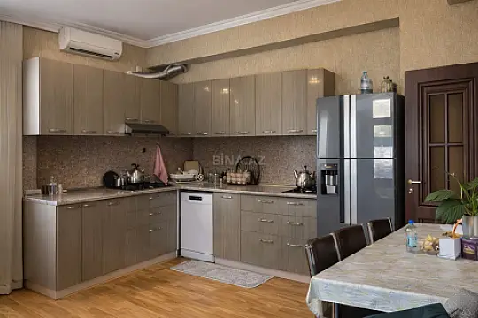Satılır 3 otaqlı mənzil 110 m²