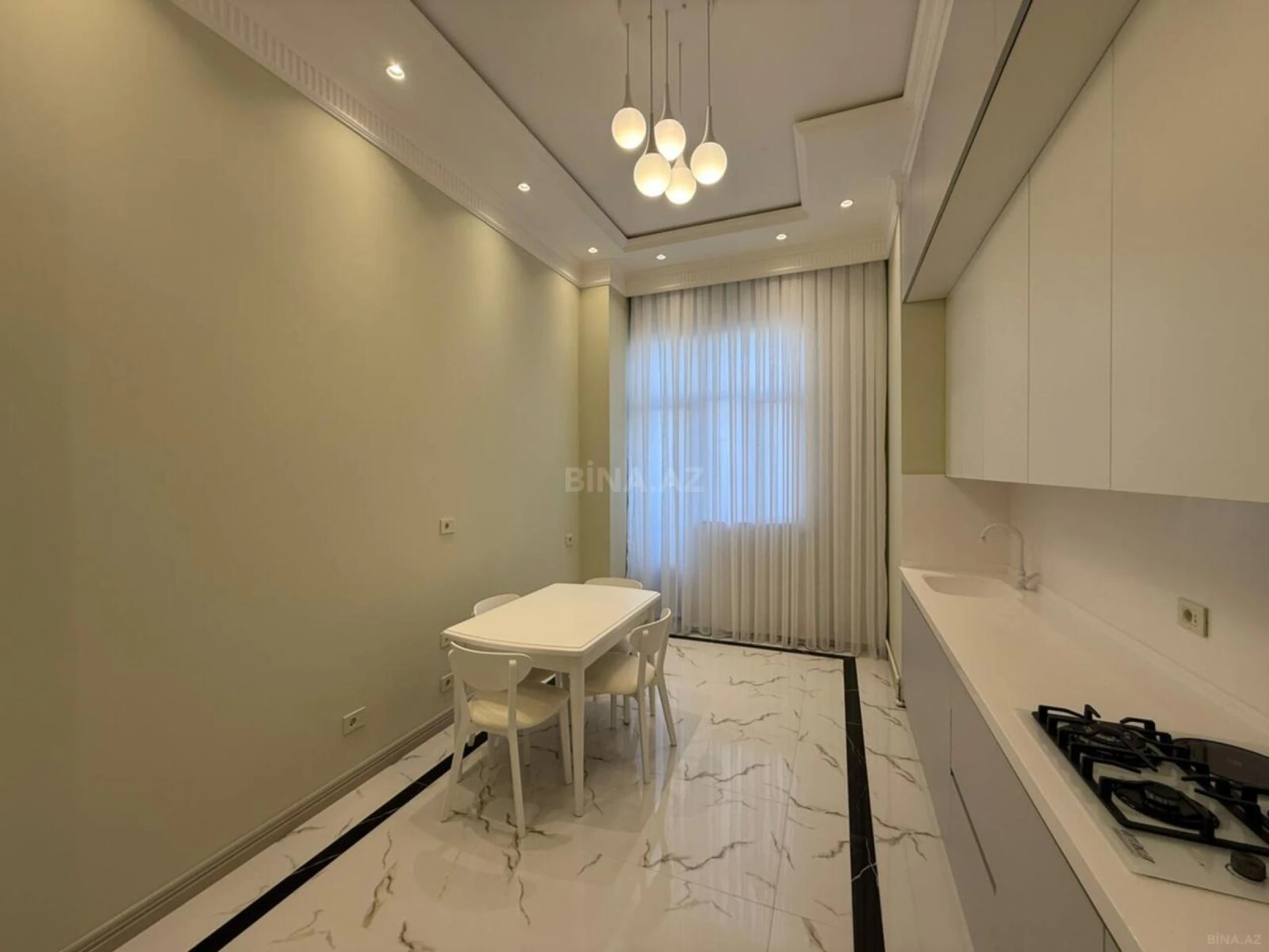 Satılır 3 otaqlı mənzil 140 m²