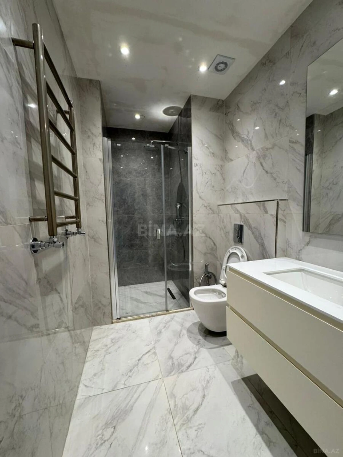 Satılır 2 otaqlı mənzil 68 m²