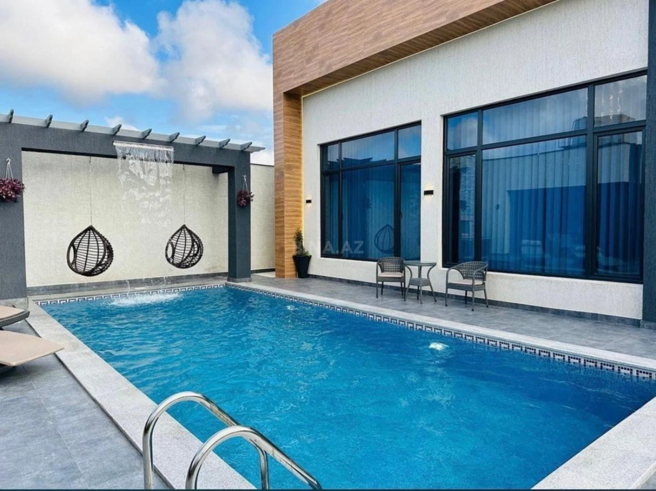 Kirayə verilir 4 otaqlı həyət evi 240 m²