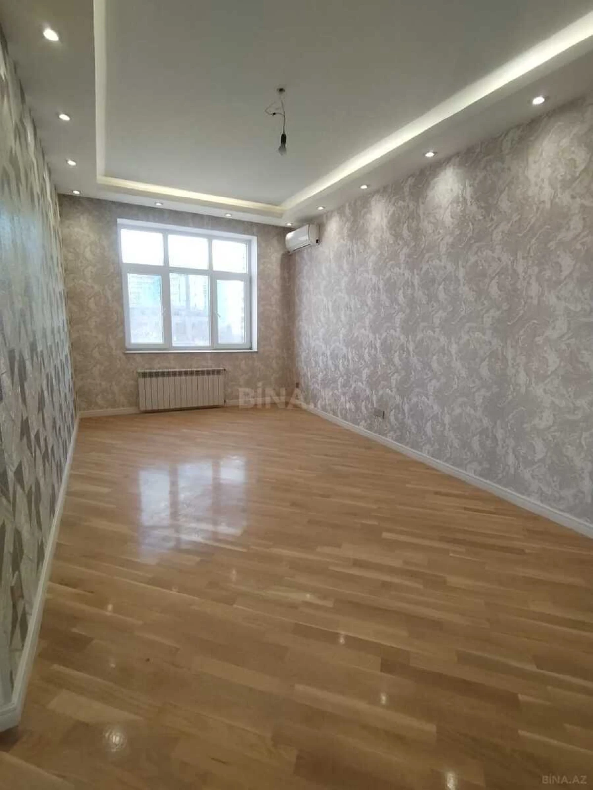 Satılır 4 otaqlı mənzil 170 m²