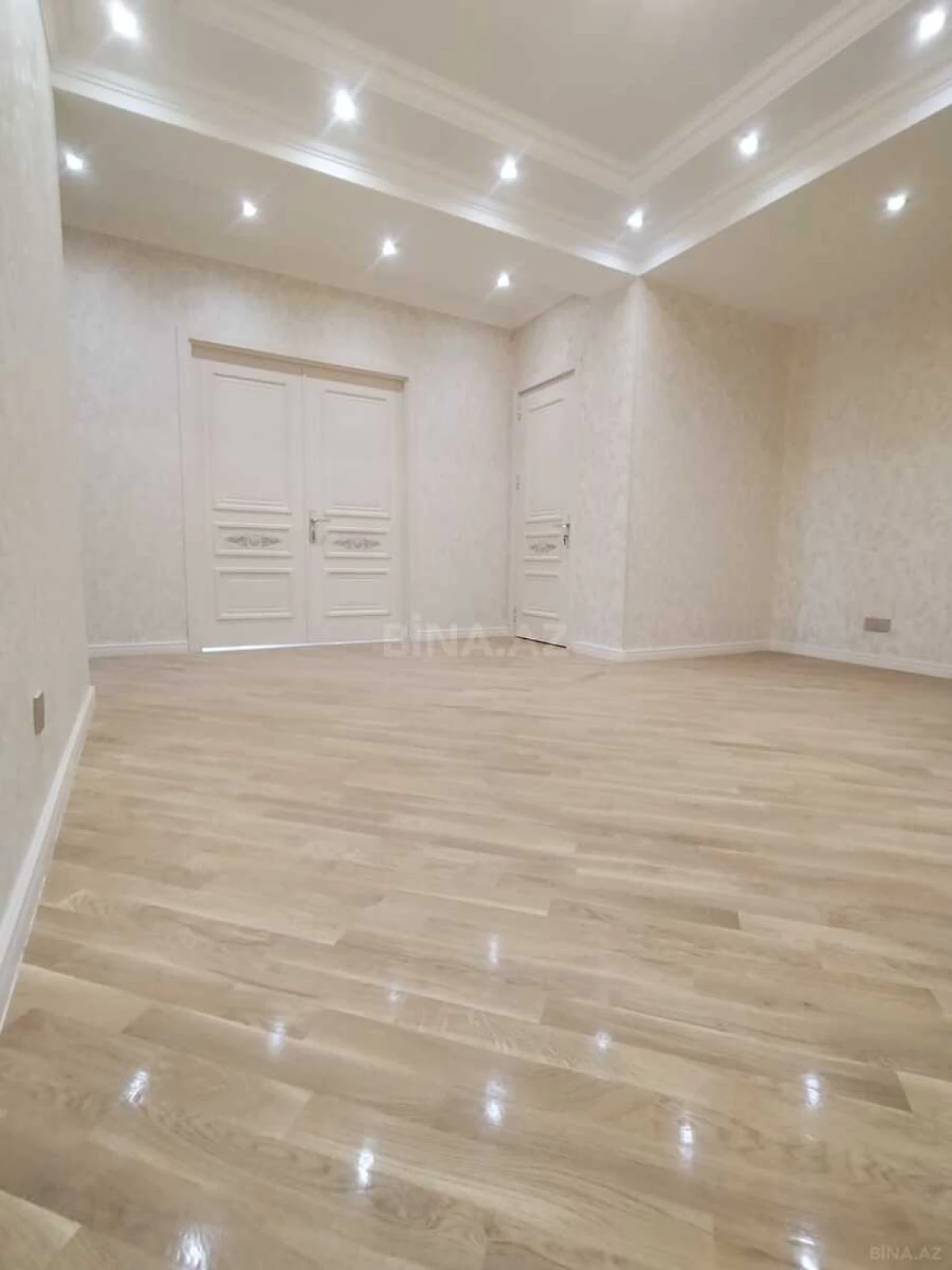 Satılır 4 otaqlı mənzil 170 m²