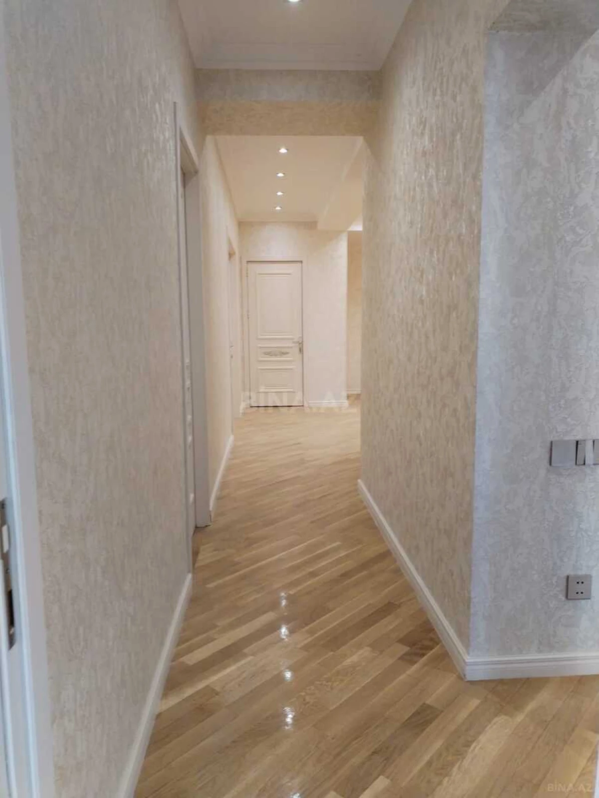 Satılır 4 otaqlı mənzil 170 m²