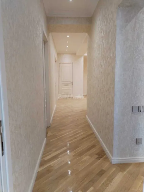 Satılır 4 otaqlı mənzil 170 m²