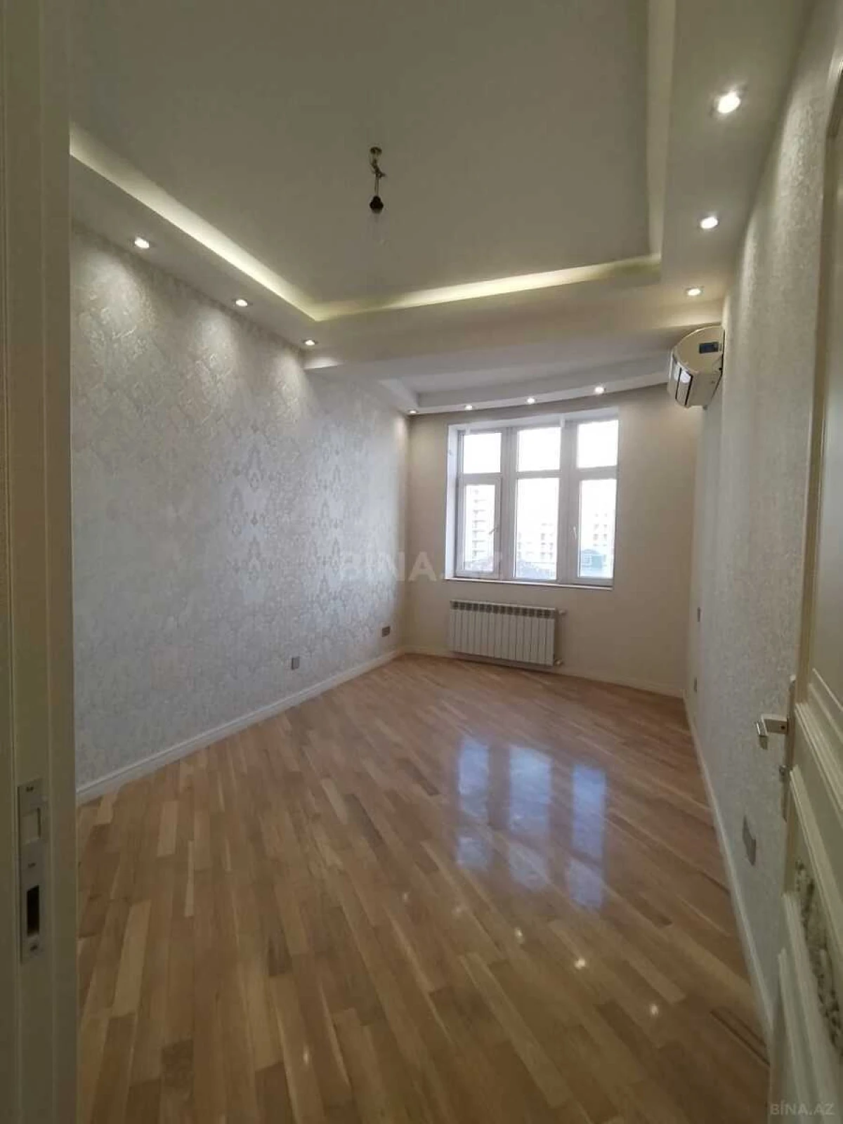 Satılır 4 otaqlı mənzil 170 m²