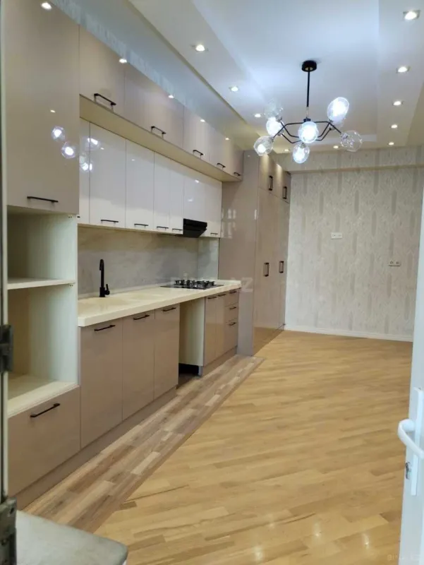 Satılır 4 otaqlı mənzil 170 m²