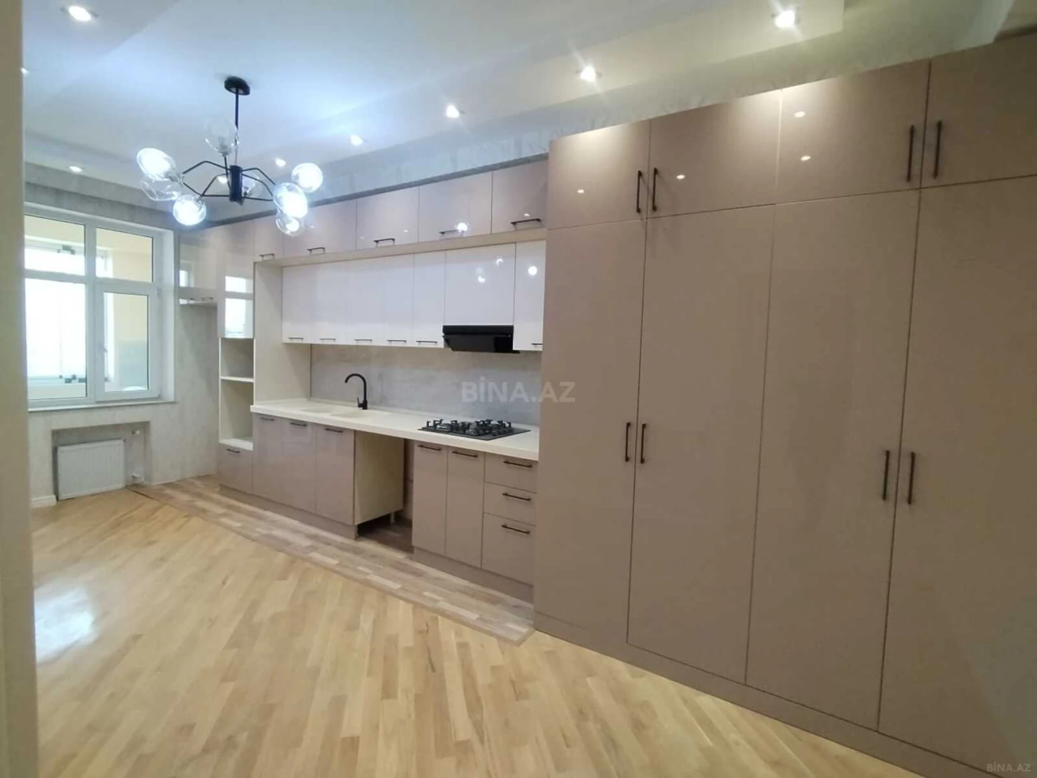 Satılır 4 otaqlı mənzil 170 m²