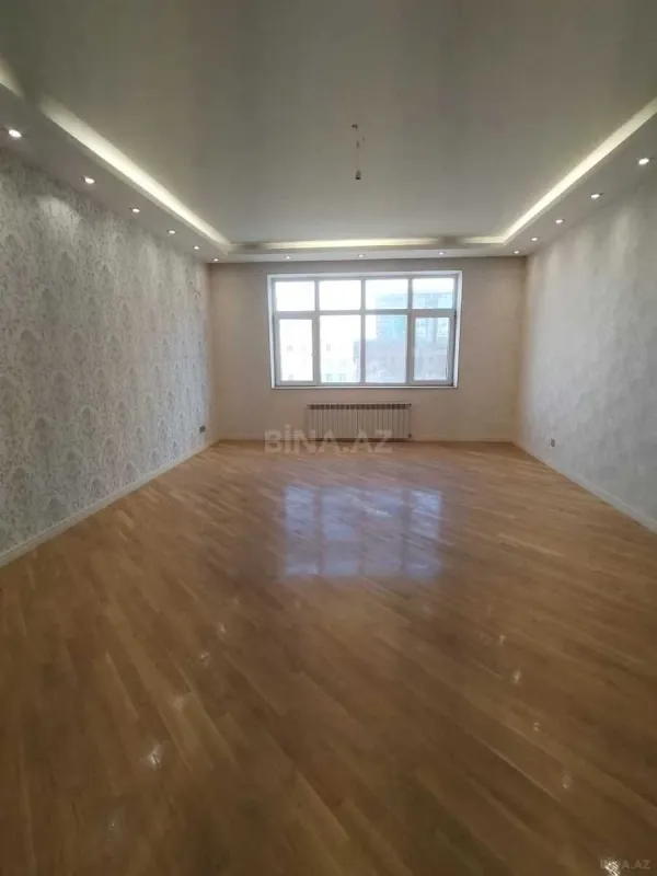 Satılır 4 otaqlı mənzil 170 m²