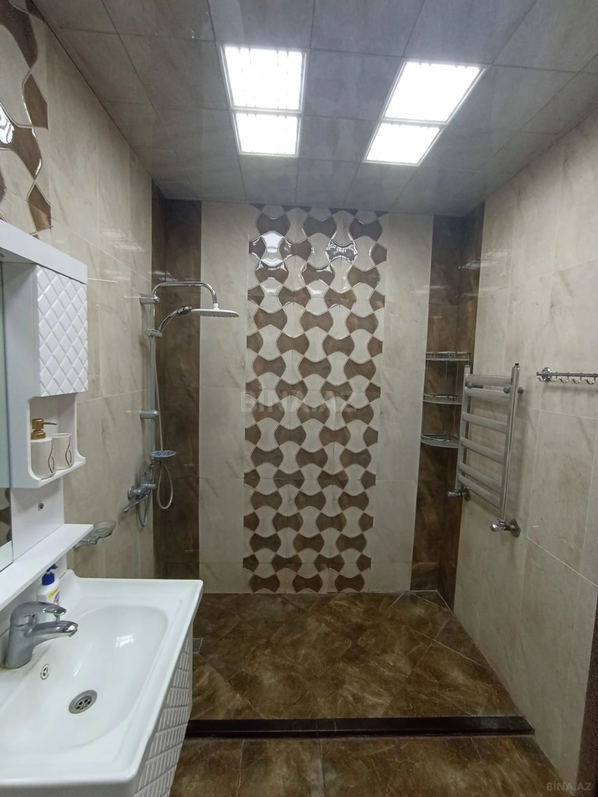Kirayə verilir 2 otaqlı mənzil 100 m²