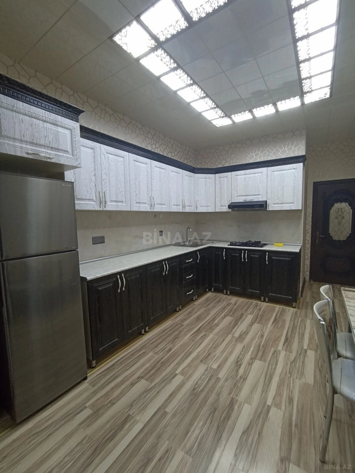 Kirayə verilir 2 otaqlı mənzil 100 m²